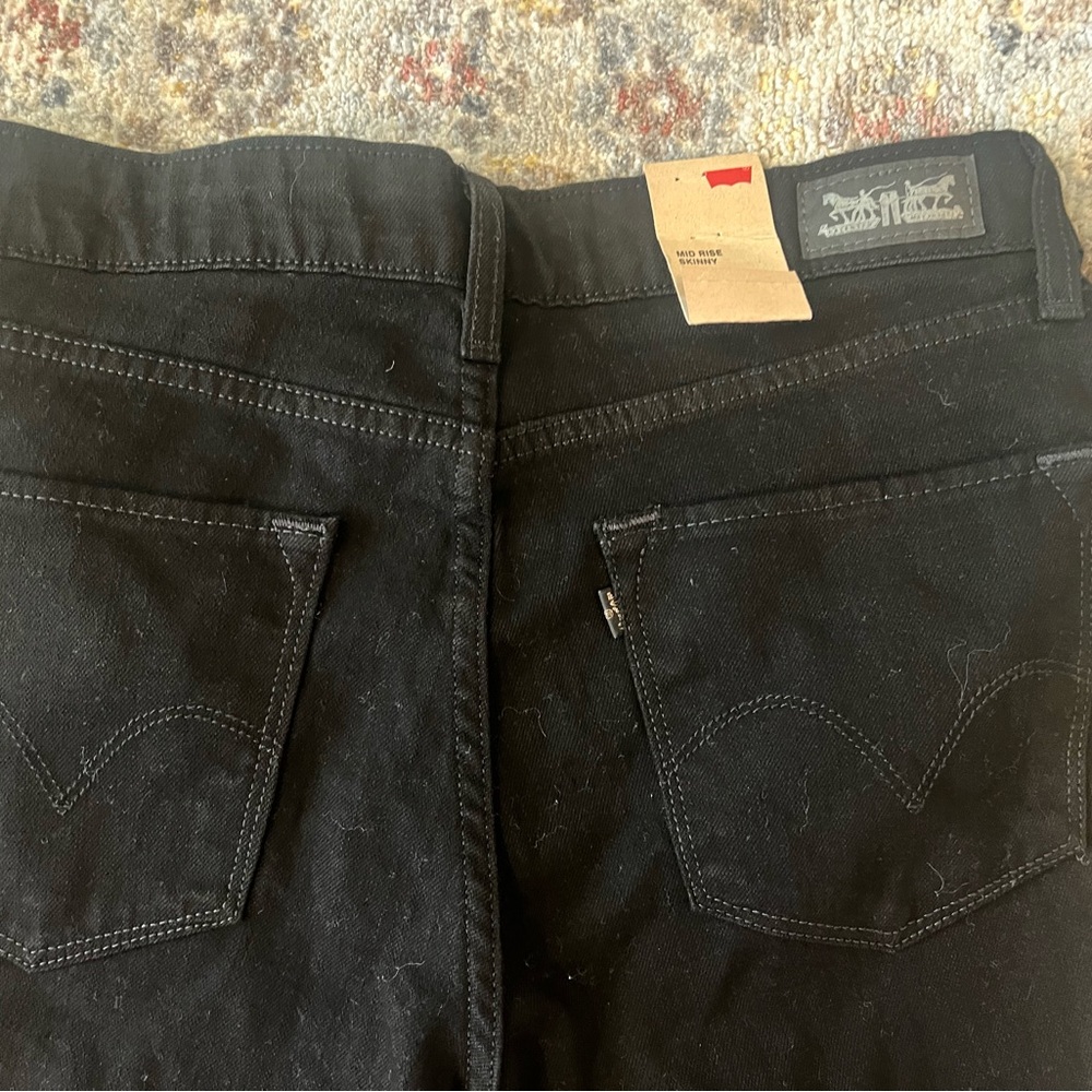 Levi mid rise skinny black jeans NWT